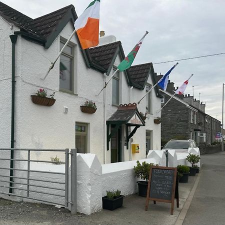 Holland Hotel Llanfachraeth Buitenkant foto