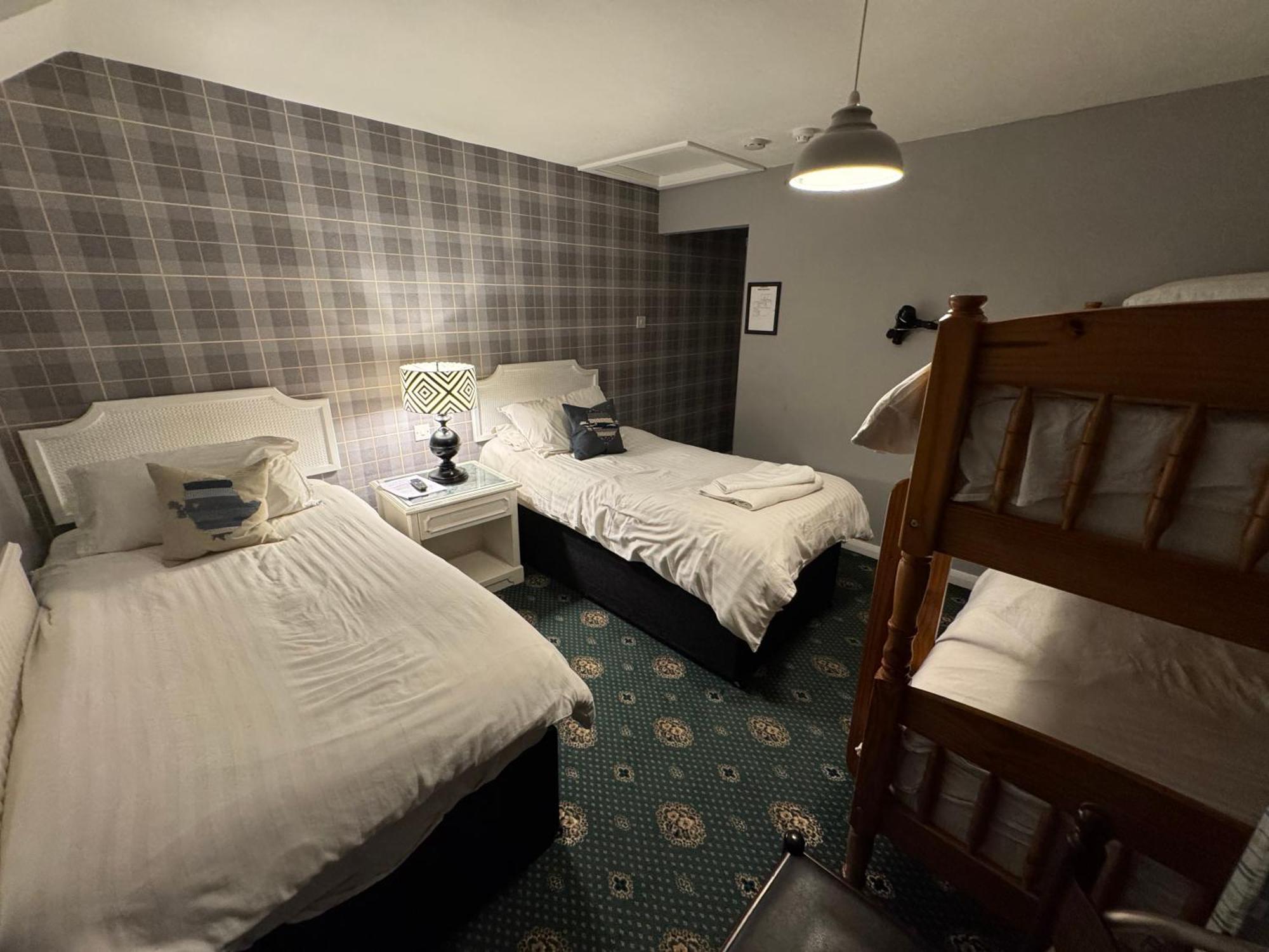 Holland Hotel Llanfachraeth Buitenkant foto